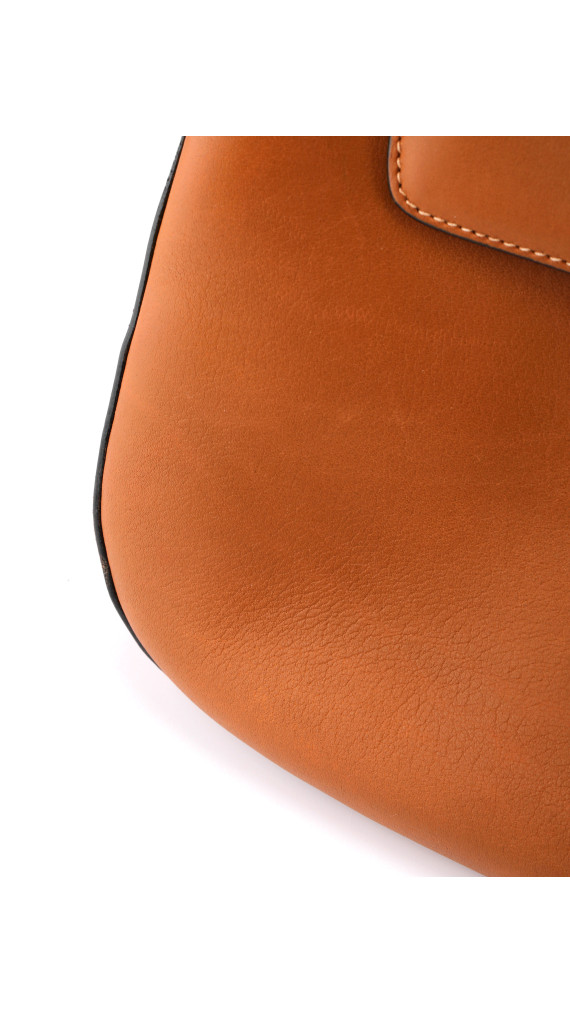 Prada Soft Calf Flap Shoulder Bag i karamellbrunt skinn
