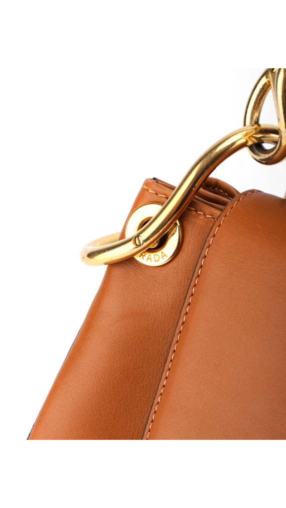 Prada Soft Calf Flap Shoulder Bag i karamellbrunt skinn