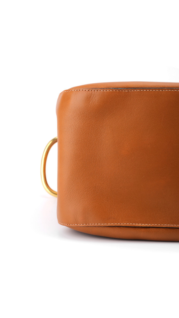 Prada Soft Calf Flap Shoulder Bag i karamellbrunt skinn