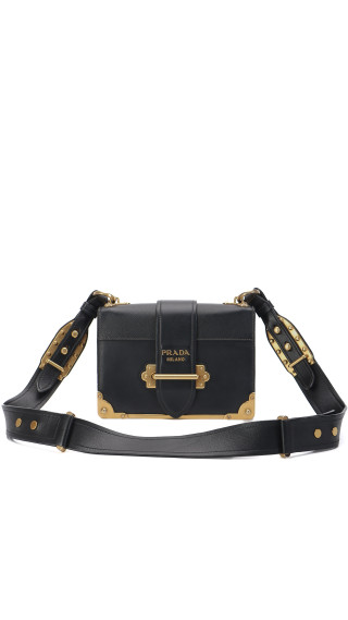Prada Cahier Shoulder Bag i svart kalveskinn med antikk gullfarget hardware