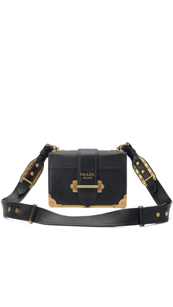 Prada Cahier Shoulder Bag i svart kalveskinn med antikk gullfarget hardware