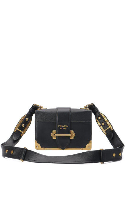 Prada Cahier Shoulder Bag i svart kalveskinn med antikk gullfarget hardware