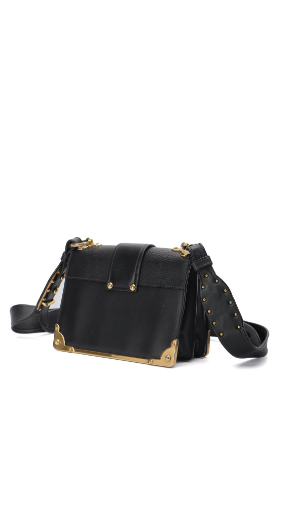 Prada Cahier Shoulder Bag i svart kalveskinn med antikk gullfarget hardware