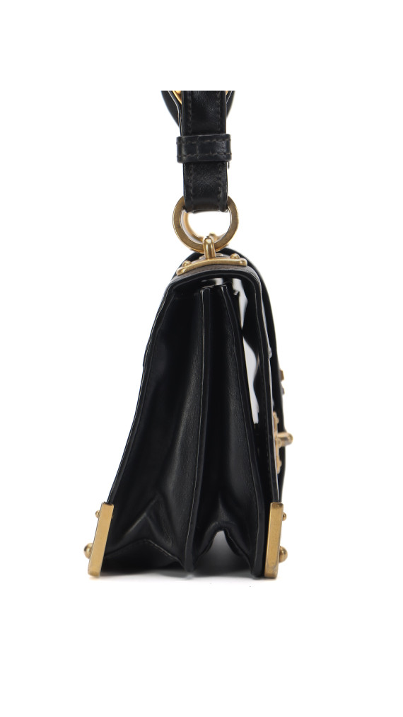 Prada Cahier Shoulder Bag i svart kalveskinn med antikk gullfarget hardware