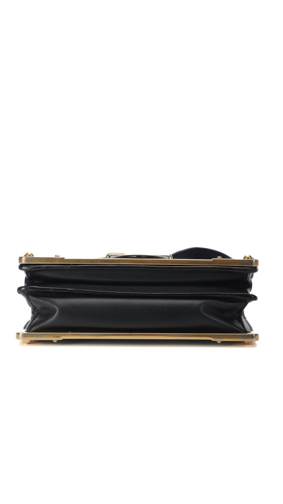 Prada Cahier Shoulder Bag i svart kalveskinn med antikk gullfarget hardware