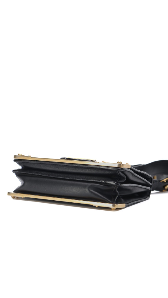 Prada Cahier Shoulder Bag i svart kalveskinn med antikk gullfarget hardware