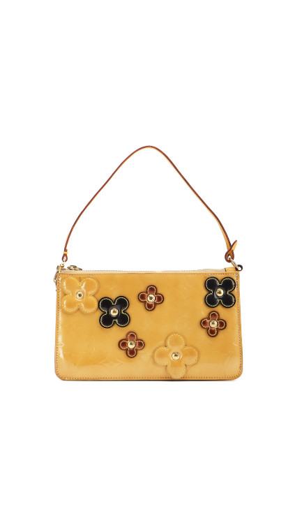 Louis Vuitton Pochette Fleurs i gul Vernis-skinn