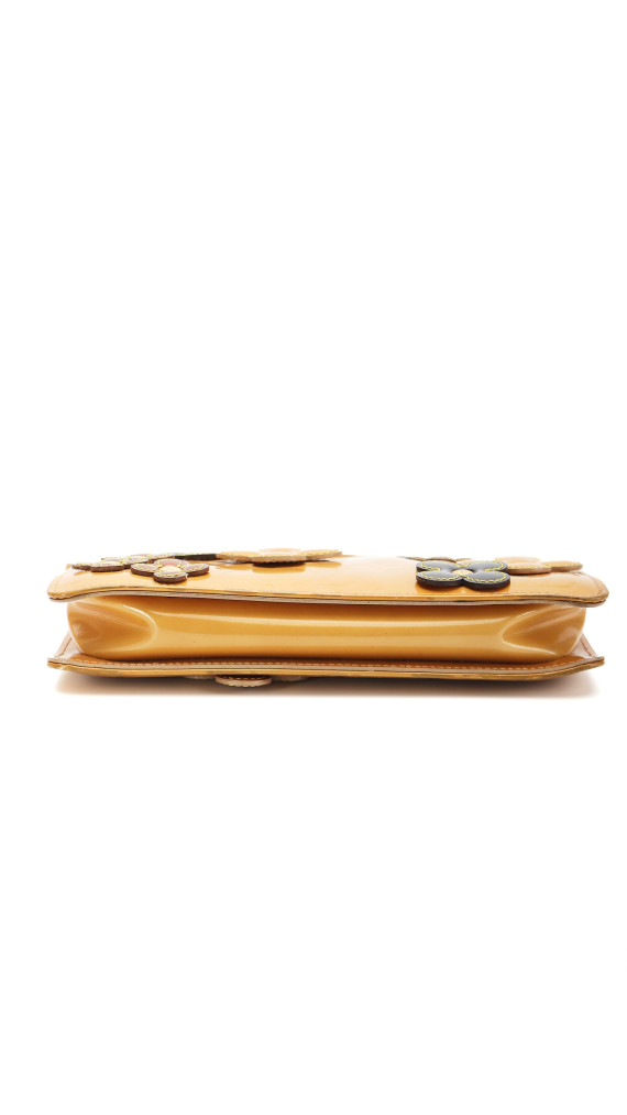 Louis Vuitton Pochette Fleurs i gul Vernis-skinn