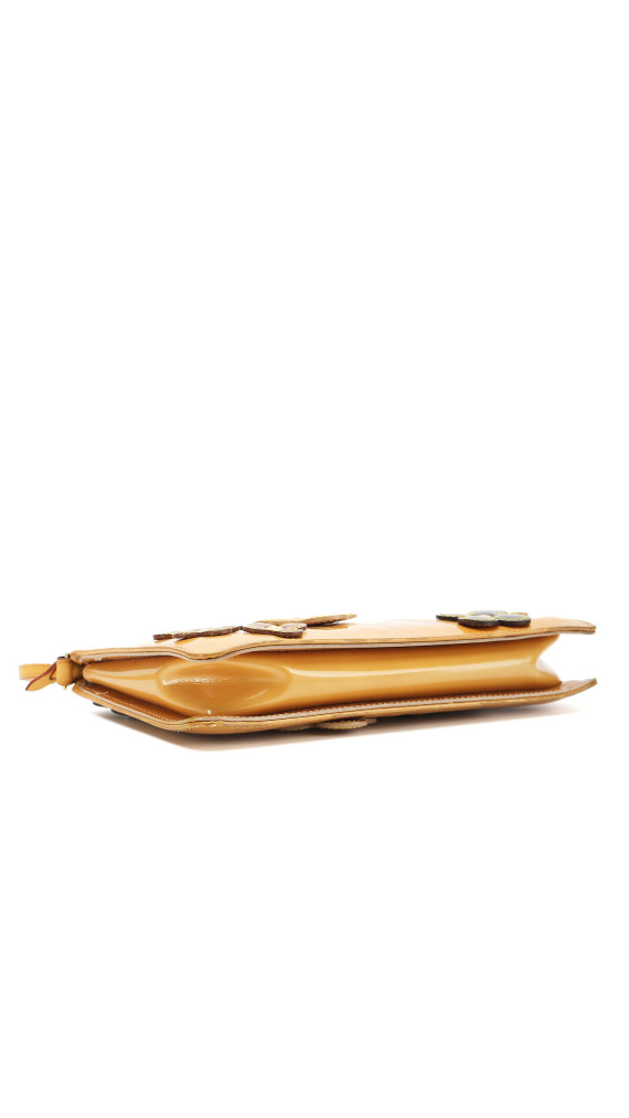 Louis Vuitton Pochette Fleurs i gul Vernis-skinn
