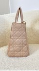 Lady Dior Medium Rose Beige m. GHW