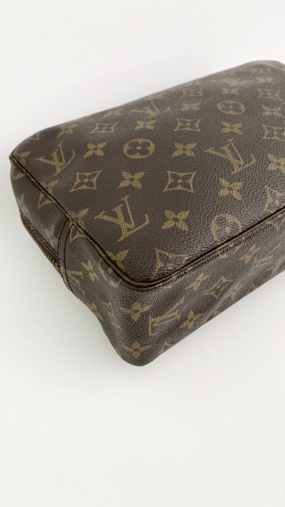 Louis Vuitton Trousse Toilette monogram Size 28.