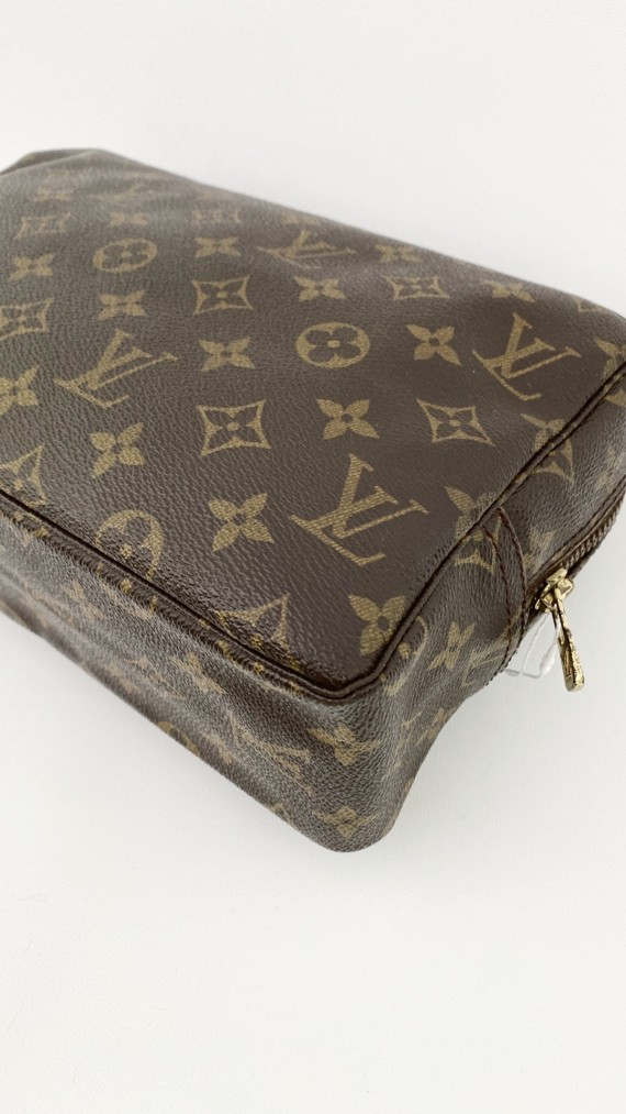 Louis Vuitton Trousse Toilette monogram Size 28.