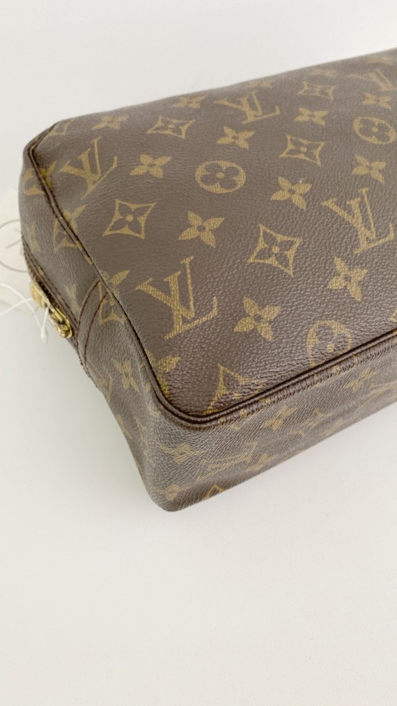 Louis Vuitton Trousse Toilette monogram Size 28.