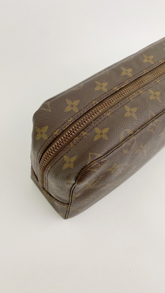 Louis Vuitton Trousse Toilette monogram Size 28.