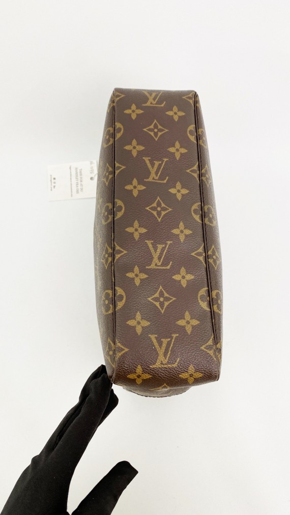 Louis Vuitton Trousse Toilette monogram Size 28.