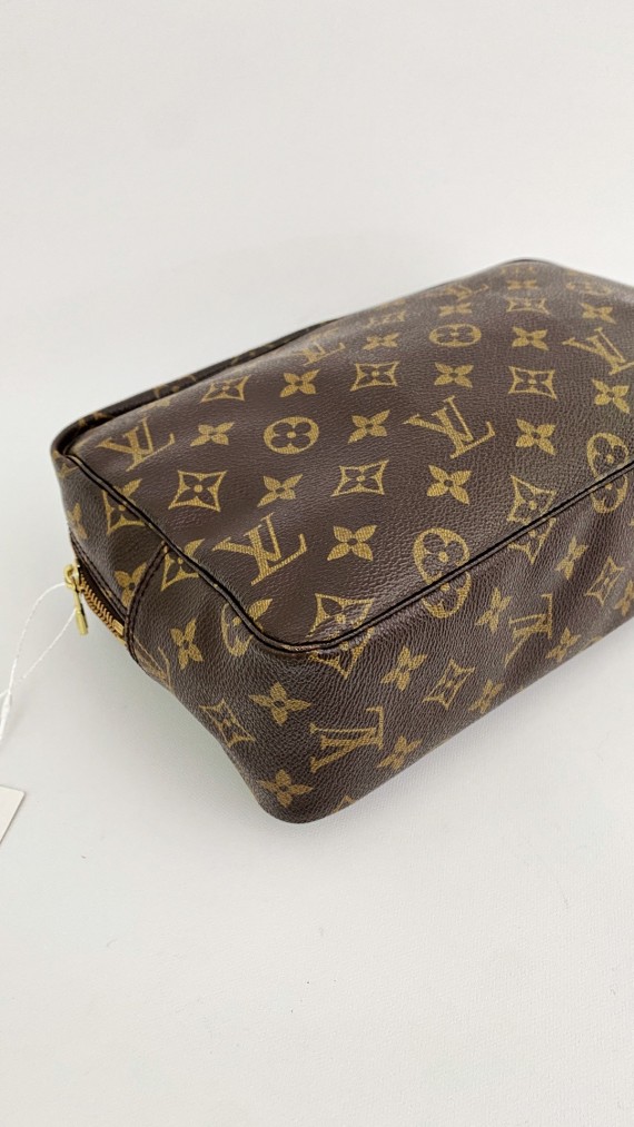 pochette louis vuitton trousse de toilette 28